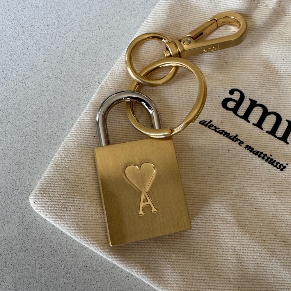 Ami Gold Brushed Brass Padlock Keychain